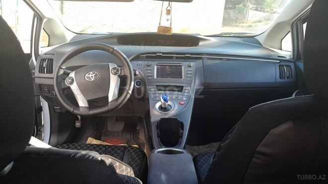 Toyota Prius-4