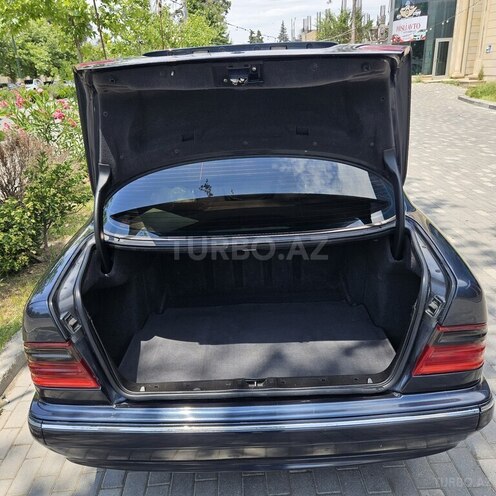 Mercedes E 220 d 2001, 200,000 km - 2.2 l - Beyləqan