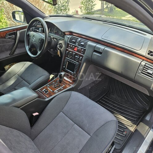 Mercedes E 220 d 2001, 200,000 km - 2.2 l - Beyləqan