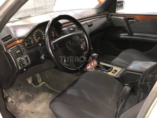 Mercedes E 220 d 4MATIC 1999, 390,000 km - 2.2 l - Bakı