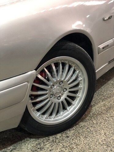Mercedes E 220 d 4MATIC 1999, 390,000 km - 2.2 l - Bakı
