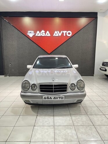 Mercedes E 240-2