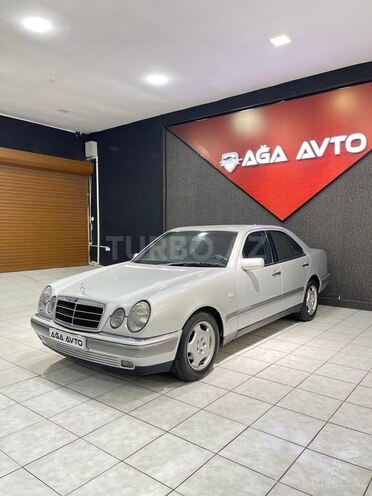 Mercedes E 240-1