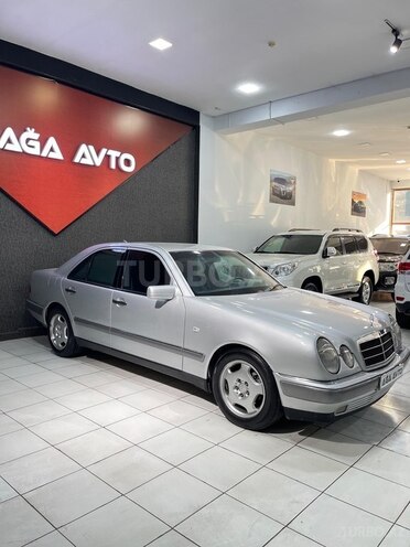 Mercedes E 240-4