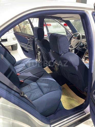 Mercedes E 240-12