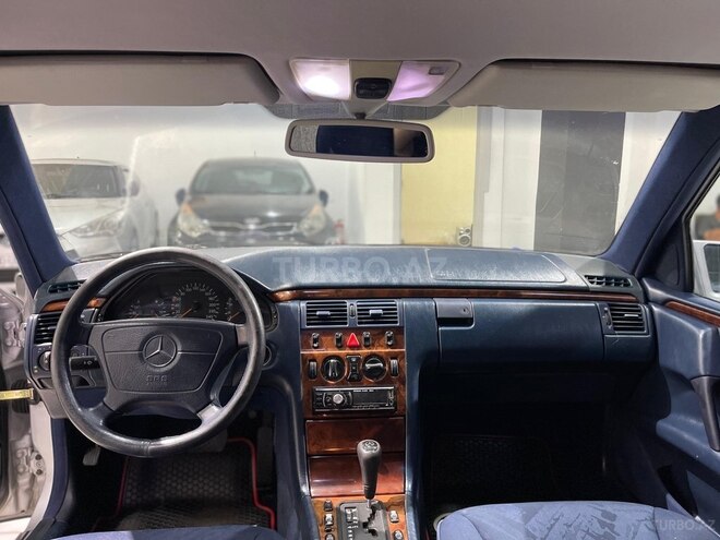 Mercedes E 240-9
