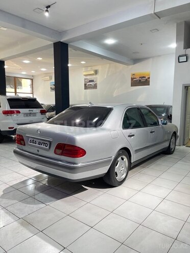 Mercedes E 240-8