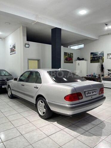 Mercedes E 240-6