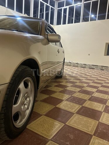 Mercedes E 240 2000, 252,000 km - 2.4 l - Gədəbəy