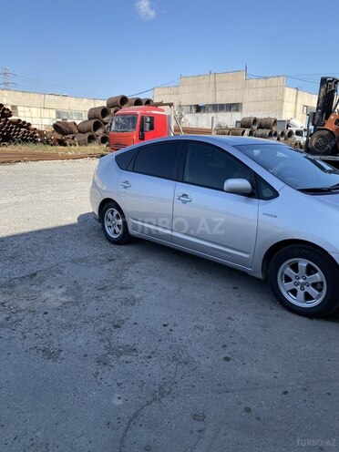 Toyota Prius-5