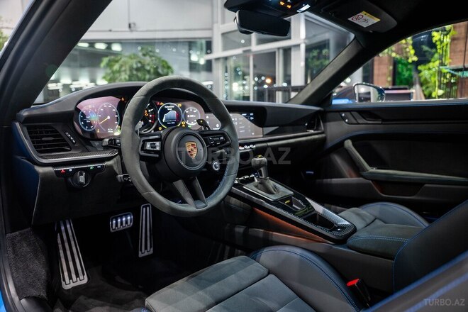 Porsche 911 GT3-11