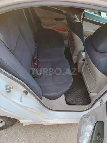 Honda Civic 2011, 346,009 km - 1.3 l - Qusar