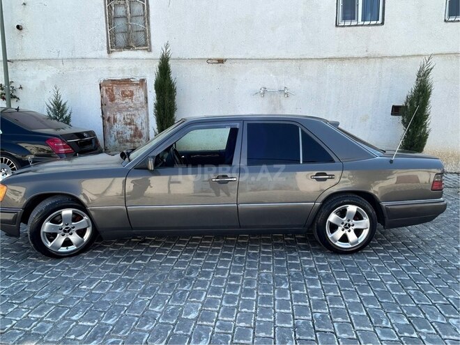 Mercedes E 200 1993, 583,471 km - 2.0 l - Bakı