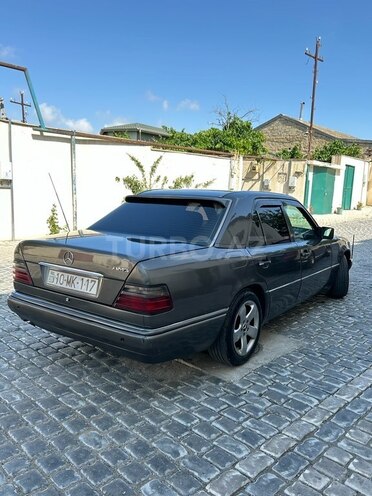 Mercedes E 200 1993, 583,471 km - 2.0 l - Bakı