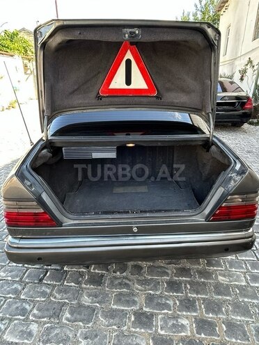 Mercedes E 200 1993, 583,471 km - 2.0 l - Bakı