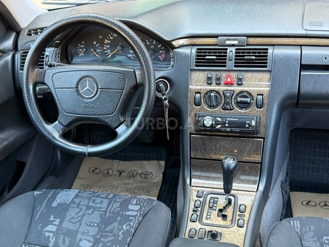 Mercedes E 240 1999, 278,000 km - 2.4 l - Gəncə