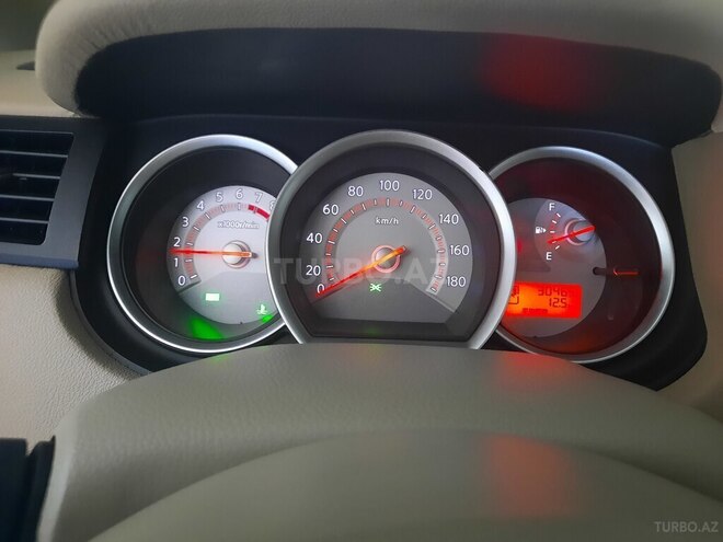 Nissan Tiida-16