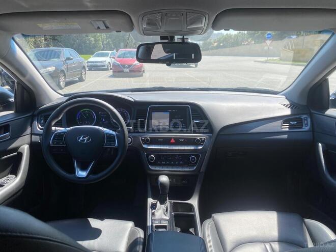 Hyundai Sonata-12