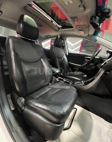 Hyundai Elantra-16