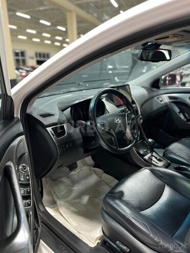 Hyundai Elantra-14