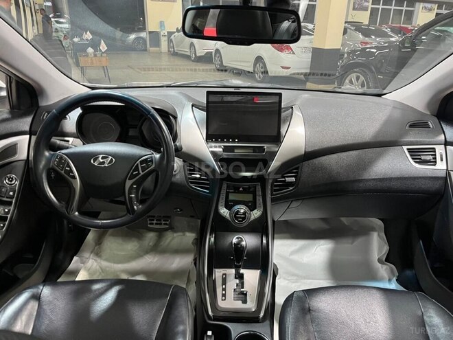 Hyundai Elantra-15