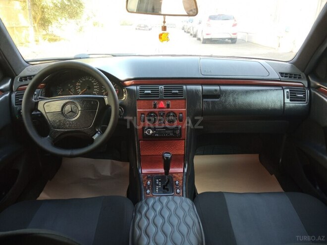 Mercedes E 230 1997, 255,321 km - 2.3 l - Bakı
