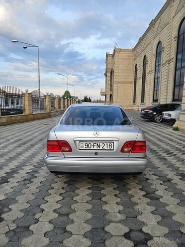 Mercedes E 280 1999, 365,936 km - 2.8 l - Ağdam