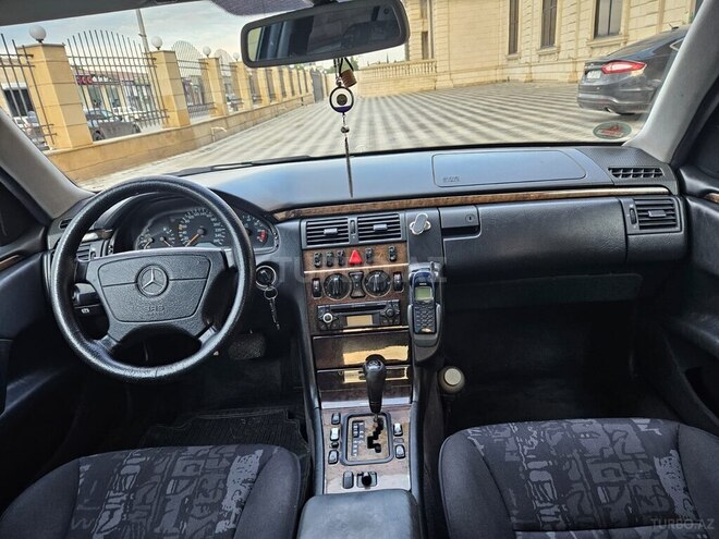 Mercedes E 280 1999, 365,936 km - 2.8 l - Ağdam