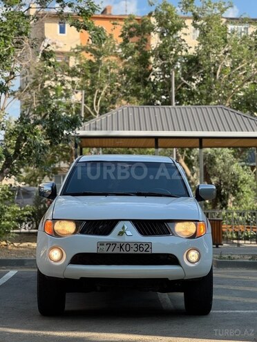 Mitsubishi L200-1