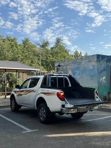 Mitsubishi L200-8
