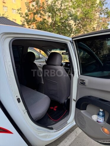 Mitsubishi L200-15