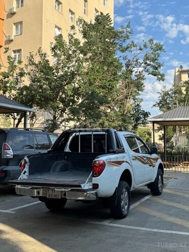 Mitsubishi L200-9
