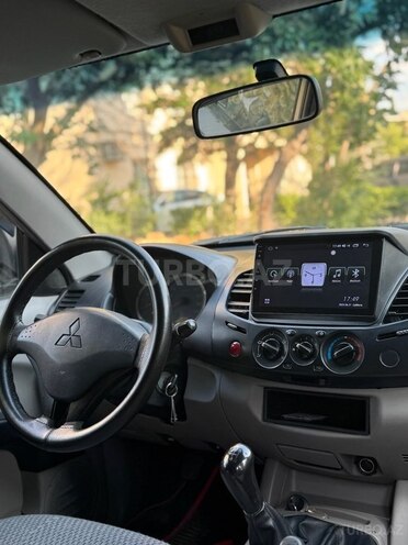 Mitsubishi L200-16