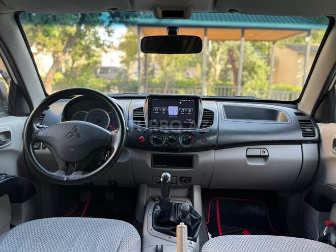 Mitsubishi L200-11