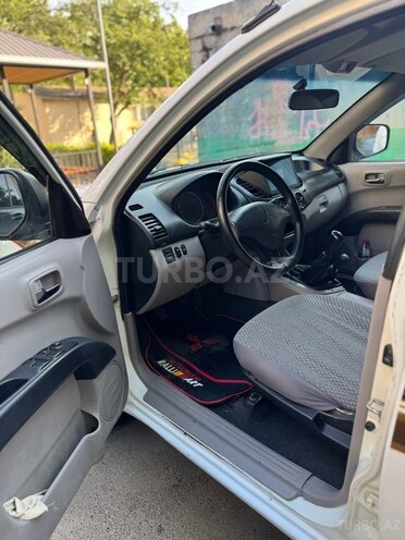 Mitsubishi L200-14