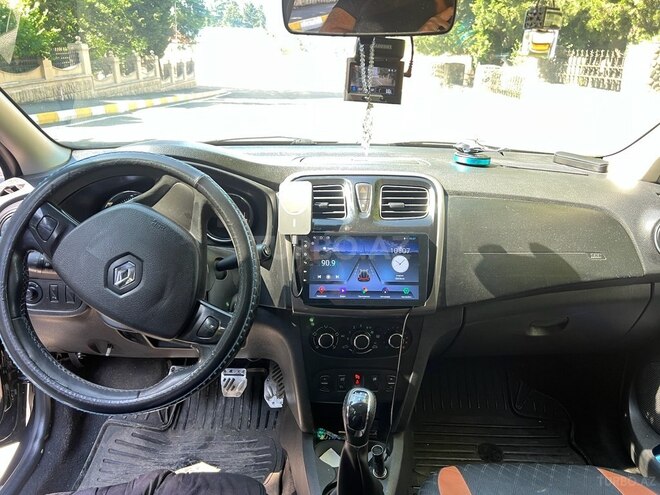 Renault Logan-3