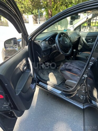 Renault Logan-4