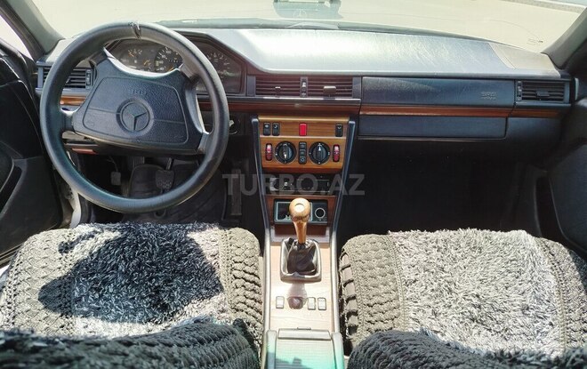 Mercedes E 300 d 1994, 300,000 km - 3.0 l - Beyləqan