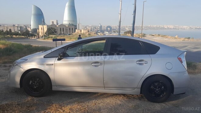 Toyota Prius-4