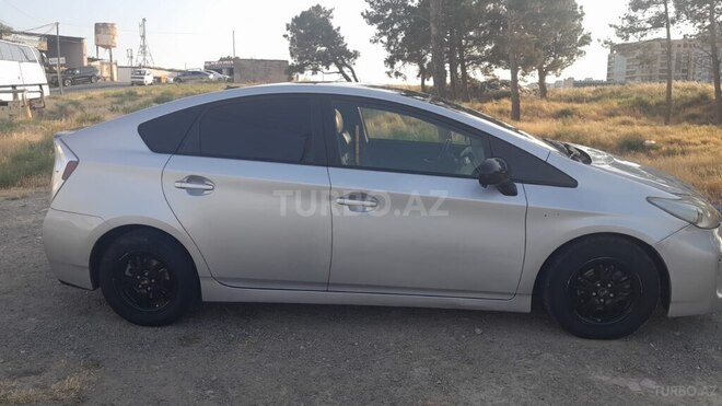 Toyota Prius-5