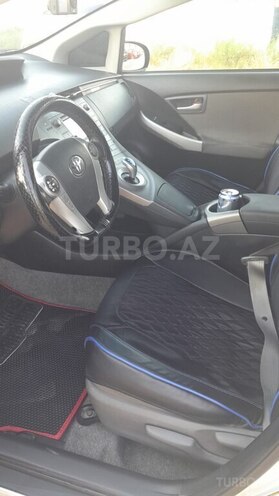 Toyota Prius-7
