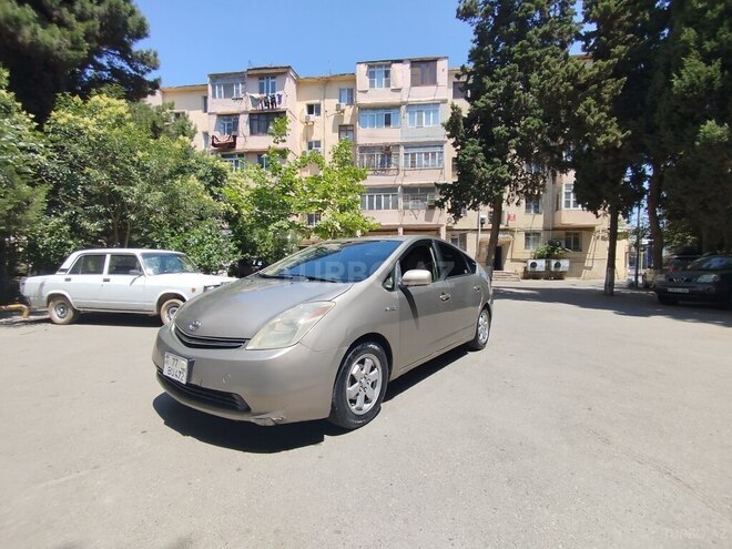 Toyota Prius-12