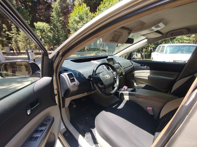 Toyota Prius-18