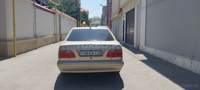 Mercedes E 240 2000, 207,000 km - 2.4 l - Bakı