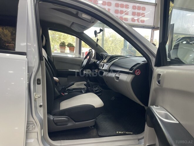 Mitsubishi L200 2013, 386,000 km - 2.5 l - Tovuz