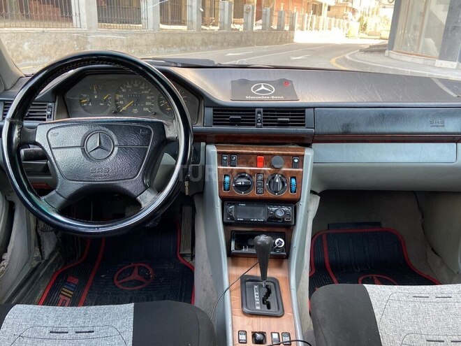 Mercedes E 250 1995, 325,000 km - 2.5 l - Bakı