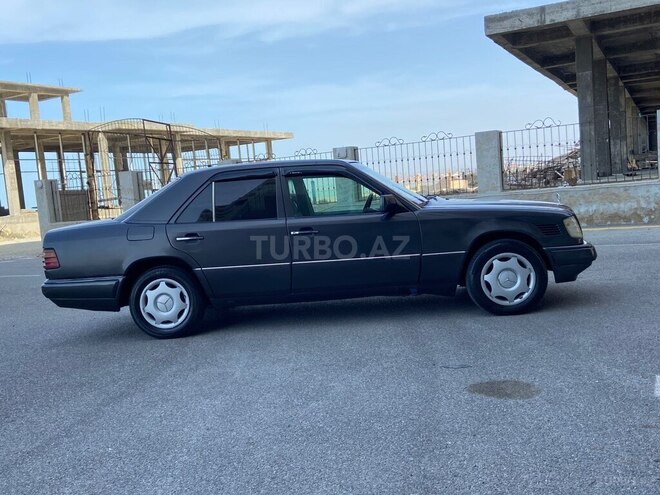 Mercedes E 250 1995, 325,000 km - 2.5 l - Bakı
