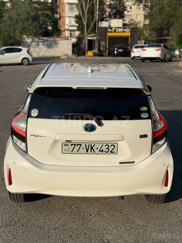 Toyota Aqua-2