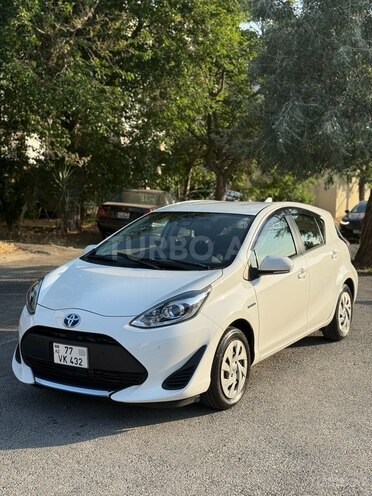 Toyota Aqua-1