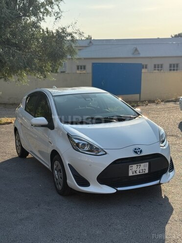 Toyota Aqua-4